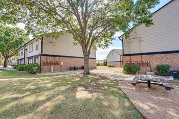Courtyard with mature shade tree and picnic area